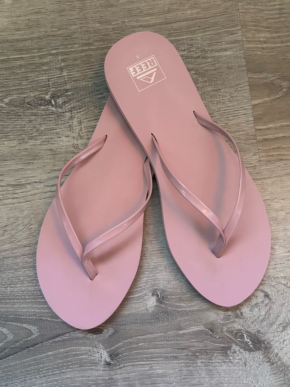 🩷RARE REEF SOFT+PRETTY LILAC FLIP FLOPS~SIZE 9